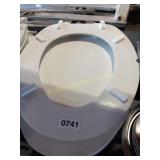 2 TOILET SEATS