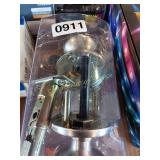 DOOR KNOB WITH KEYS