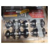 KEYED ENTRY DOOR KNOBS WITH DEADBOLTS