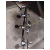 4 BULB LIGHT FIXTURE