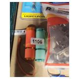 2 FLASHLIGHTS