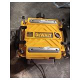 DEWALT 18' THICKNESS PLANTER