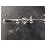 4 BULB LIGHT FIXTURE
