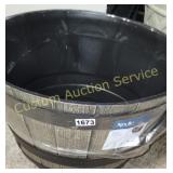 19' PLANTER POT *DAMAGED*