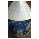 KIDS PLAY TENT W/STAR STRING LIGHTS