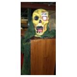 HALLOWEEN GROUND BREAKER DECORATION