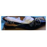 WOMENS SHOE SIZE 7 BLACK