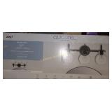 QUOIZEL LIGHT FIXTURE
