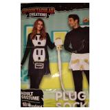 PLUG AND OUTLET COSTUME COUPLE ADULT