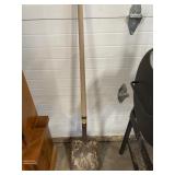 SQUARE SHOVEL W/LONG HANDLE