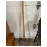 ROUND NOSE SHOVEL W/LONG HANDLE