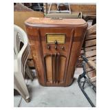 General Electric Tube type Radio    24 x 12 x  39