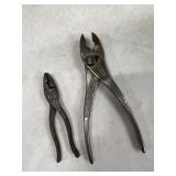 2 SMALL PLIERS