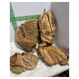 BASEBALL/SOFTBALL GLOVES