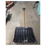 SNOW SHOVEL
