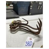 4 HEIGH HOOKS