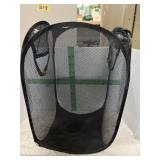 COLLAPSABLE LAUNDRY BASKET