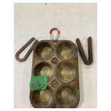 MUFFIN TIN W/ MAGNETS