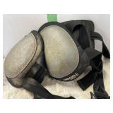KNEE PADS