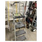 PAINTERS STEP LADDER