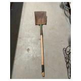 LARGE FLAT SHOVEL