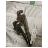 2 PIPE WRENCHES