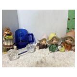 FIGURINES