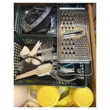 MEASURING CUPS & SPOONS