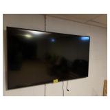 72" FLAT SCREEN VIZIO TV