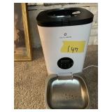 AUTOMATIC PET FEEDER