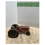 SMALL IH TRACTOR