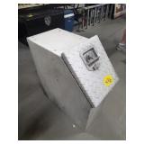 METAL TOOL BOX  21" x 10" x 22"