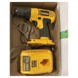 DEWALT 1/2 IN CORDLESS DRILL- 18 V W/ CHARGER