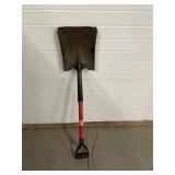 SQUARE SHOVEL W/ FIBERGLASS HANDLE