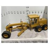 1/16TH SCALE ROAD GRADER MADE OF WOOD