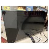 HISENSE FLAT SCREEN 32" TV W/REMOTE