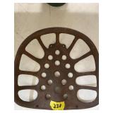 CAST IRON IMPLEMENT SEAT NO CRACKS