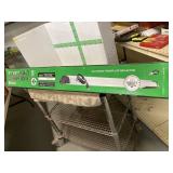 2 BULB 48" SHOP LIGHT  NEEDS BULBS