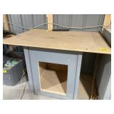 CARPENTERS CABINET  44" X 32" X 32" ON WHEELS