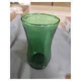 3 GREEN DRINKING GLASSES AND 3 GREEN GLASS DISHES