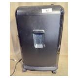 Staples Cross-Cut Paper Shredder