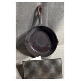 No. 5 Cast Iron Skillet & Grill Press