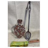 Kitchen Utensil & Decor Lot, 3 pcs
