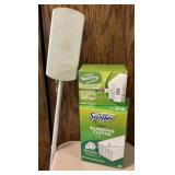 Swiffer Sweeper w/Dry Sweeping Cloths, NIP