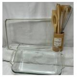 Pyrex Bakeware & Utensil Holder w/Tools