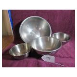 (4) VOLLRATH STAINLESS STEEL MIXING BOWLS - 10"