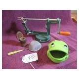 SPONGE FROG #A26 - APPLE PEELER, WOOD TOOTHPICK