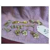 BOX LOT: SWEATER CLIPS & CLIP-ON EARRINGS