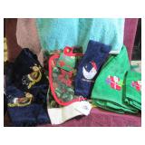 BOX LOT: CHRISTMAS HAND TOWELS