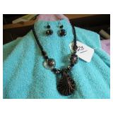 BOX LOT: VTG LUCITE NECKLACE & EARRINGS